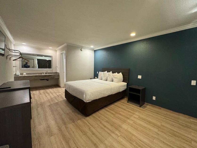 Hotel Baymont By Wyndham Bakersfield Zewnętrze zdjęcie